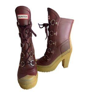 ⭐️Hunter Burgundy and Tan Heeled Boots⭐️